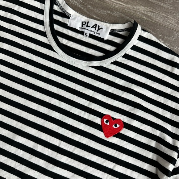 Comme de Garçon Play Tee - Picture 2 of 2